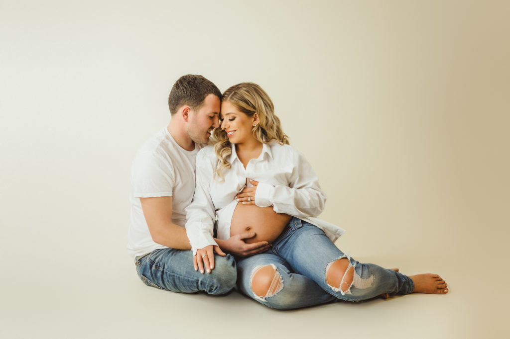 Couples Maternity Photoshoot Clare Michigan
